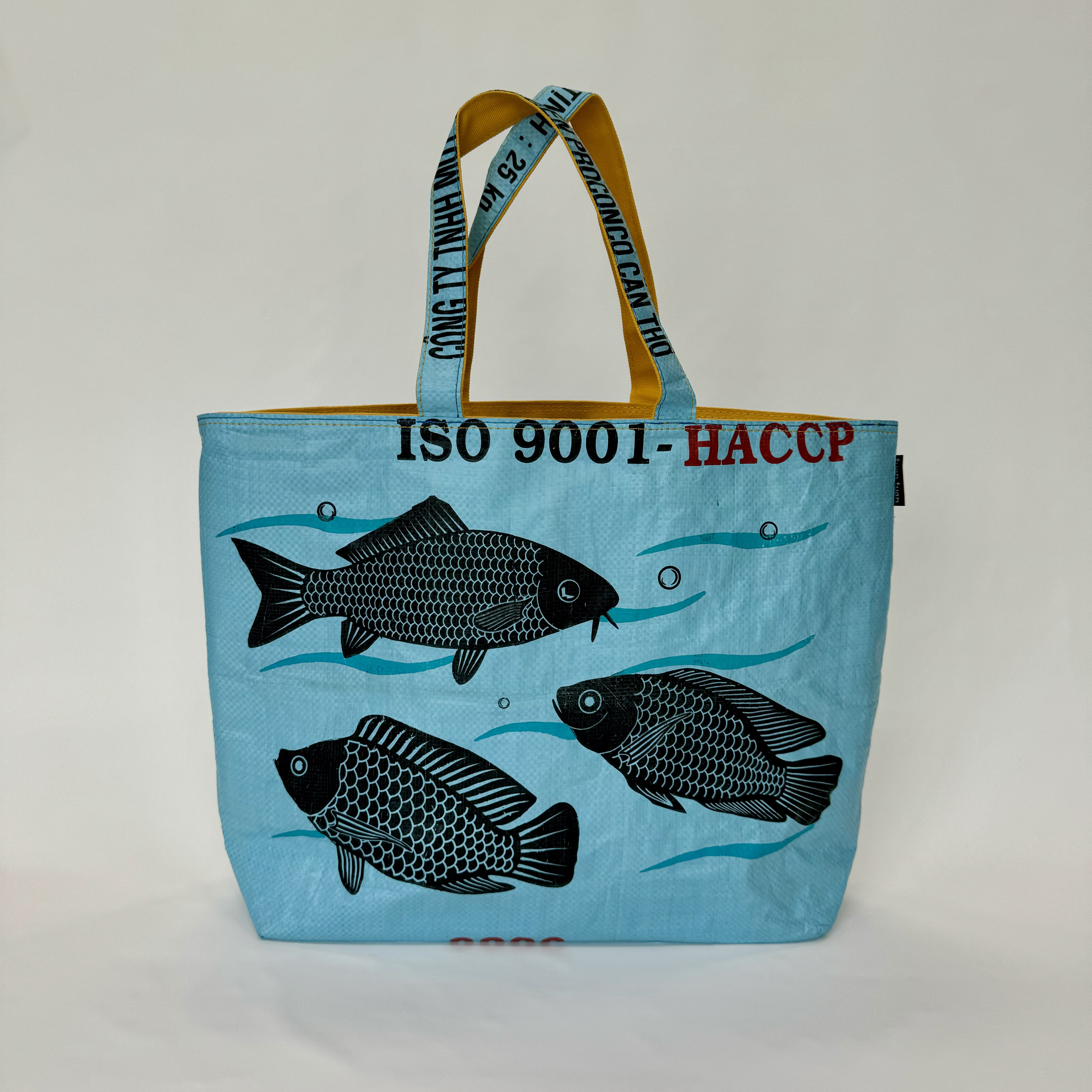 ワイドタイプ　軽い 大きい アップサイクルトートバッグ　大きなポケット