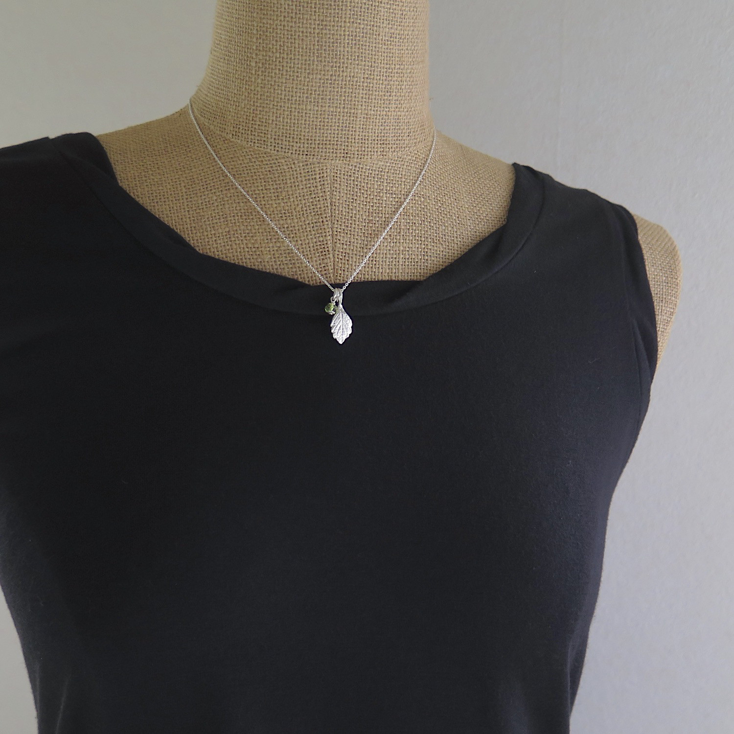[999 Silver] レモンバームの小さなリーフペンダント, ペリドット, チェーン, miniシルバーケアセット付