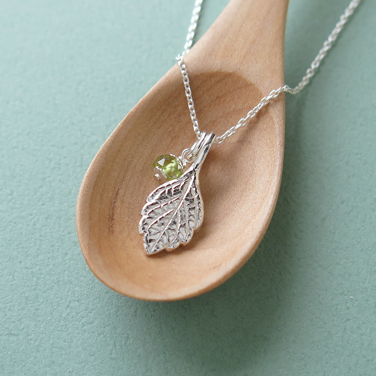 [999 Silver] レモンバームの小さなリーフペンダント, ペリドット, チェーン, miniシルバーケアセット付