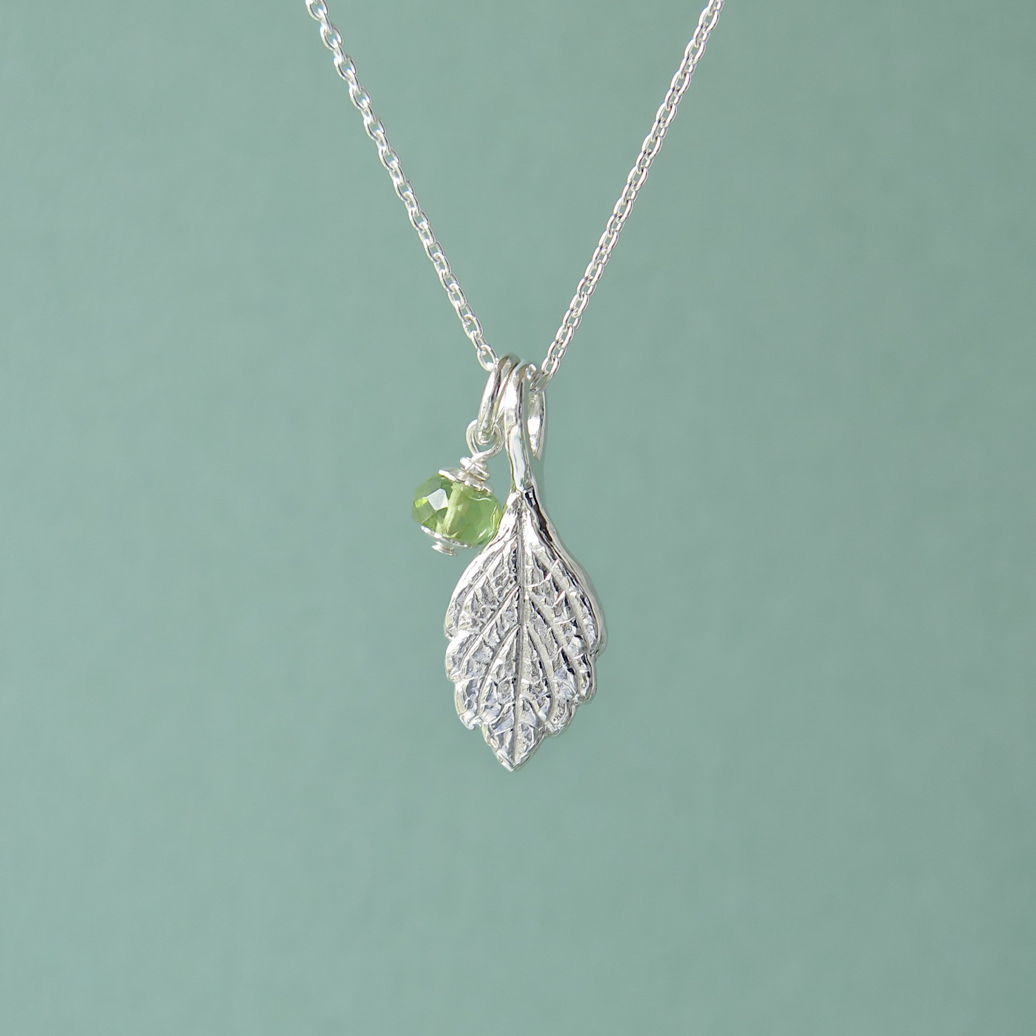 [999 Silver] レモンバームの小さなリーフペンダント, ペリドット, チェーン, miniシルバーケアセット付