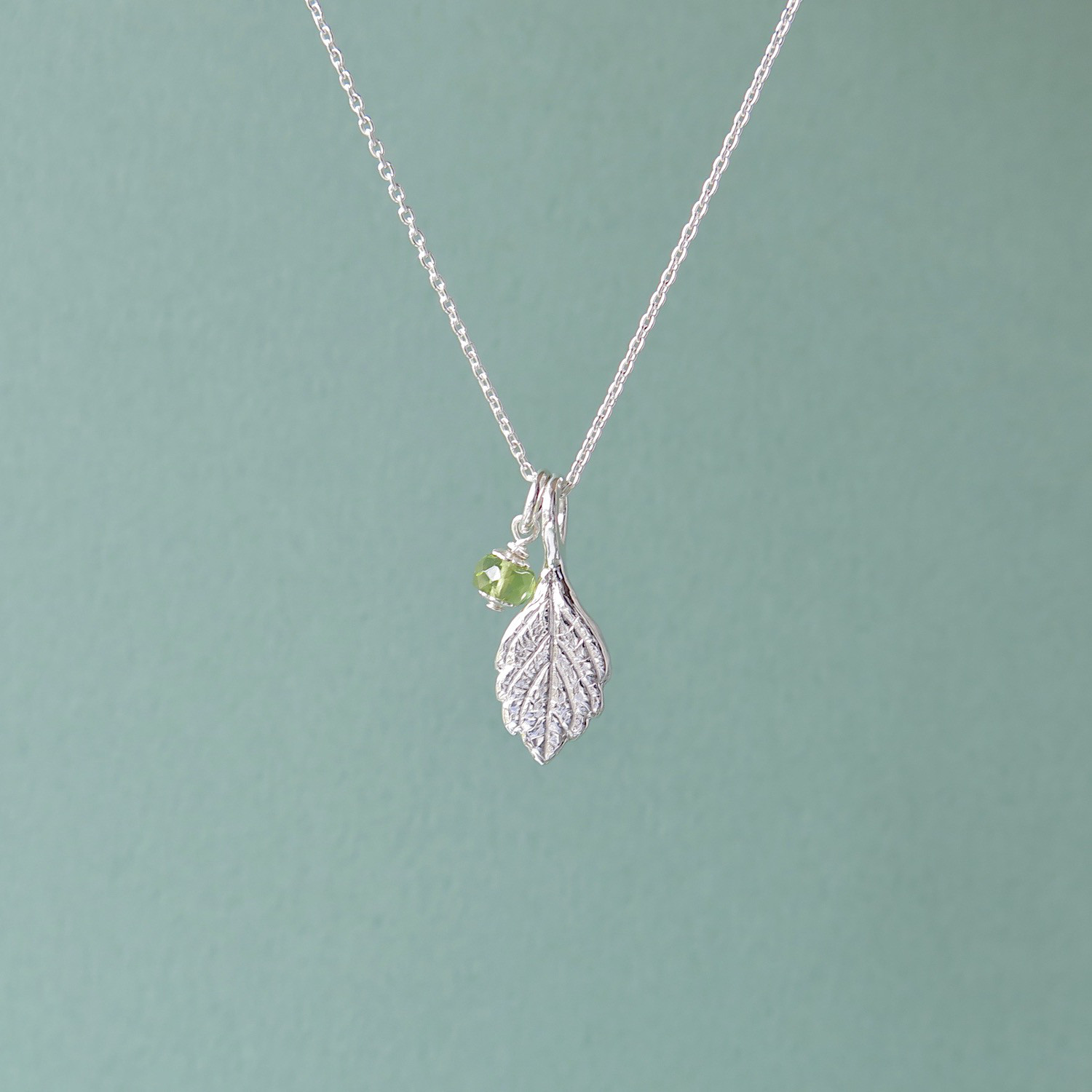 [999 Silver] レモンバームの小さなリーフペンダント, ペリドット, チェーン, miniシルバーケアセット付