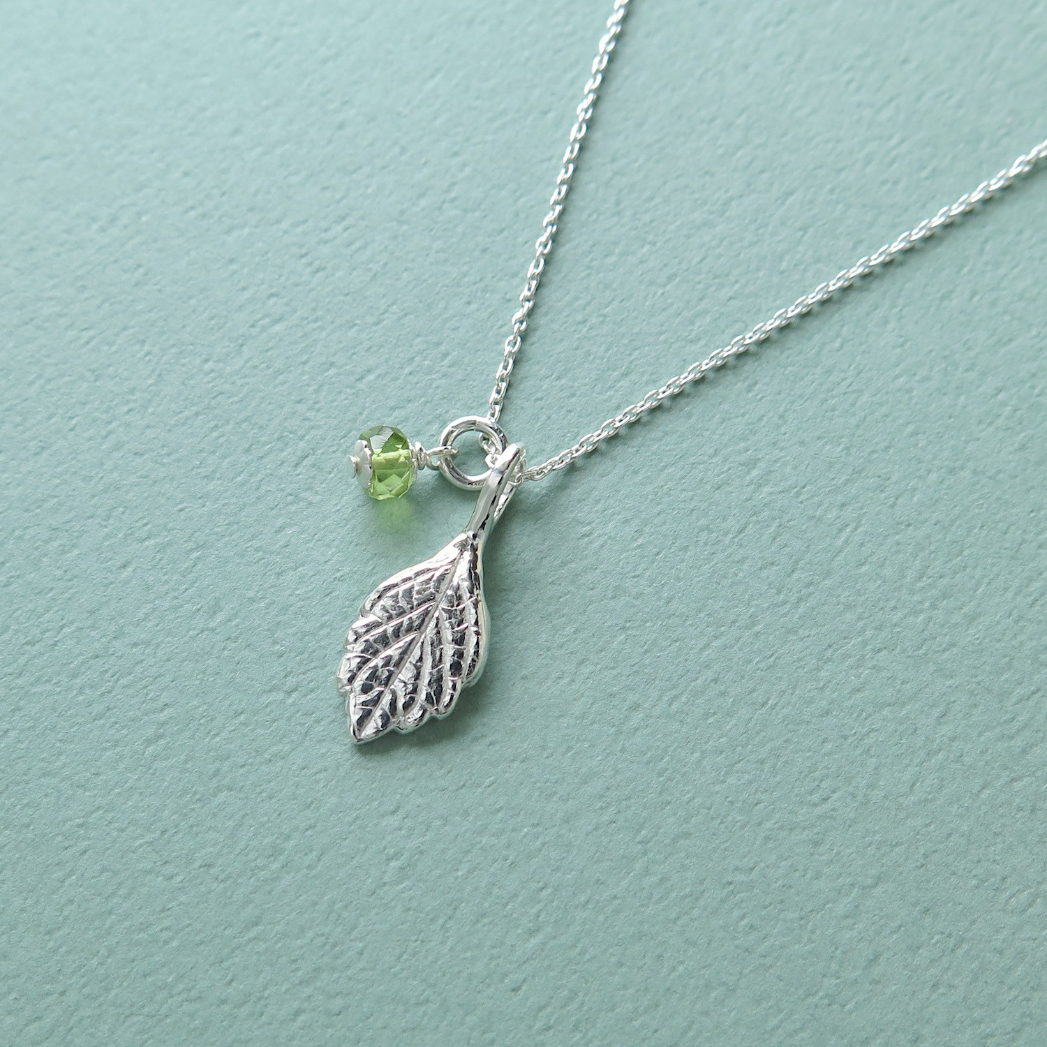 [999 Silver] レモンバームの小さなリーフペンダント, ペリドット, チェーン, miniシルバーケアセット付