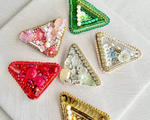 Rino　ブローチ3点❤️ 再販△◀︎▽カラフル三角ブローチ ブローチ cellini チェリーニ 通販