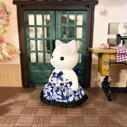 【レア】 シルバニアファミリー ワンピース 3点セット 110cm 女の子 シルバニアファミリー 服・小物 大人 ピンクと花柄ワンピース3種