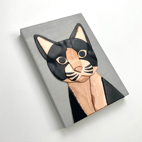 レザーのコラージュアート（ハチワレ猫） 革 A5サイズ 木製パネル 一点