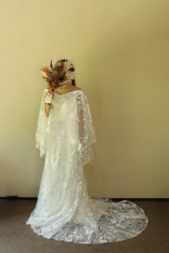 送料無料！ウェディングドレス ケープ風ドレス 贅沢な小花総レース  