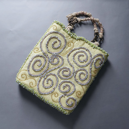 タカラガイの思い出】両面ビーズ刺繍ハンドバッグ 長財布対応 イエロー
