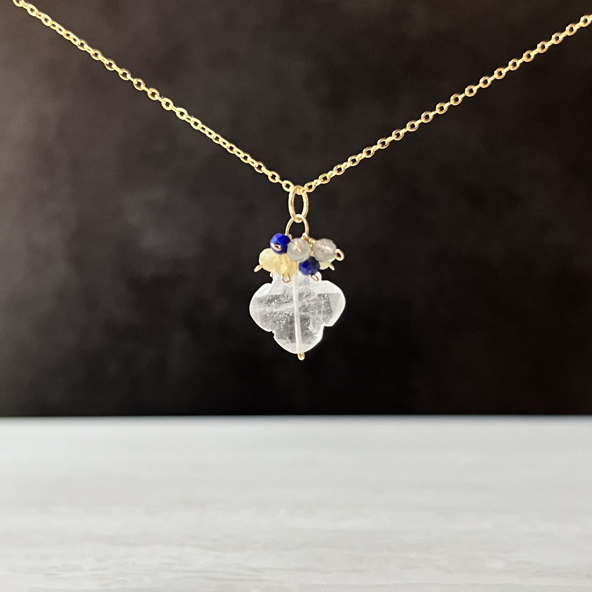 マニカラン水晶のお花形ペンダントヘッド✴︎ネックレスチャーム