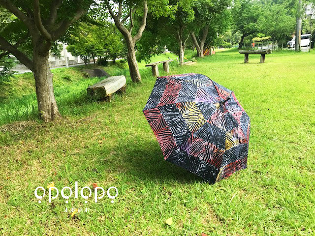 日傘:カラフルな放射状