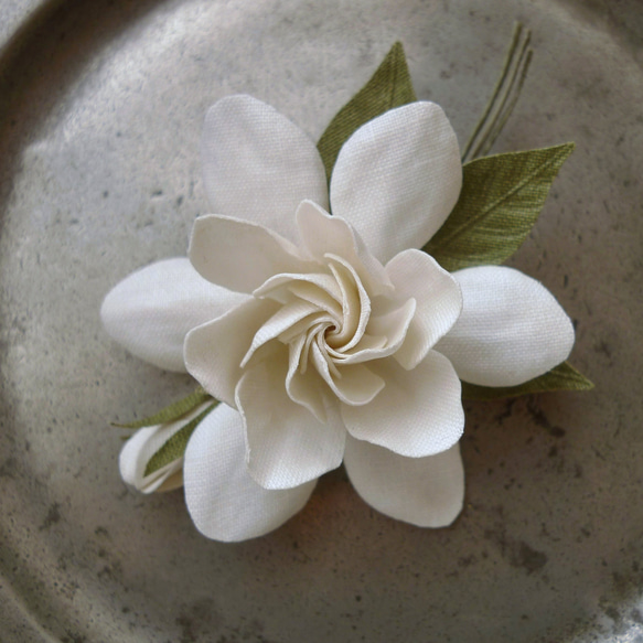 リネンの花　八重のくちなしガーデニアのコサージュB 2枚目の画像