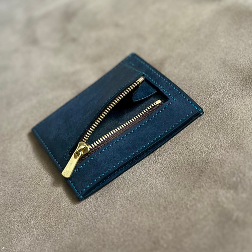 薄くて小さなフラグメントケース【ネイビー（ステッチ:ターコイズ