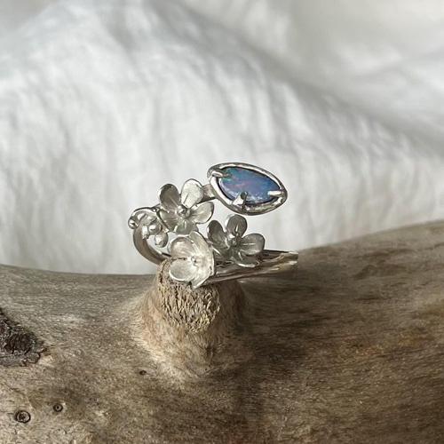 美品❣️オパール シルバーリング 花デザイン 美品❣️オパール シルバーリング 花デザイン
