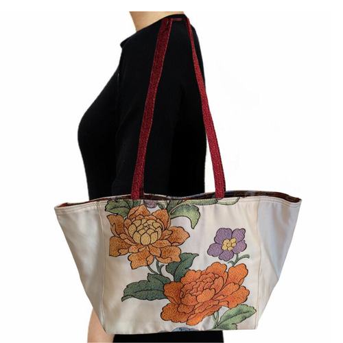 帯リメイクバッグ 大容量「レトロ柄すっきり美しい花尽くし