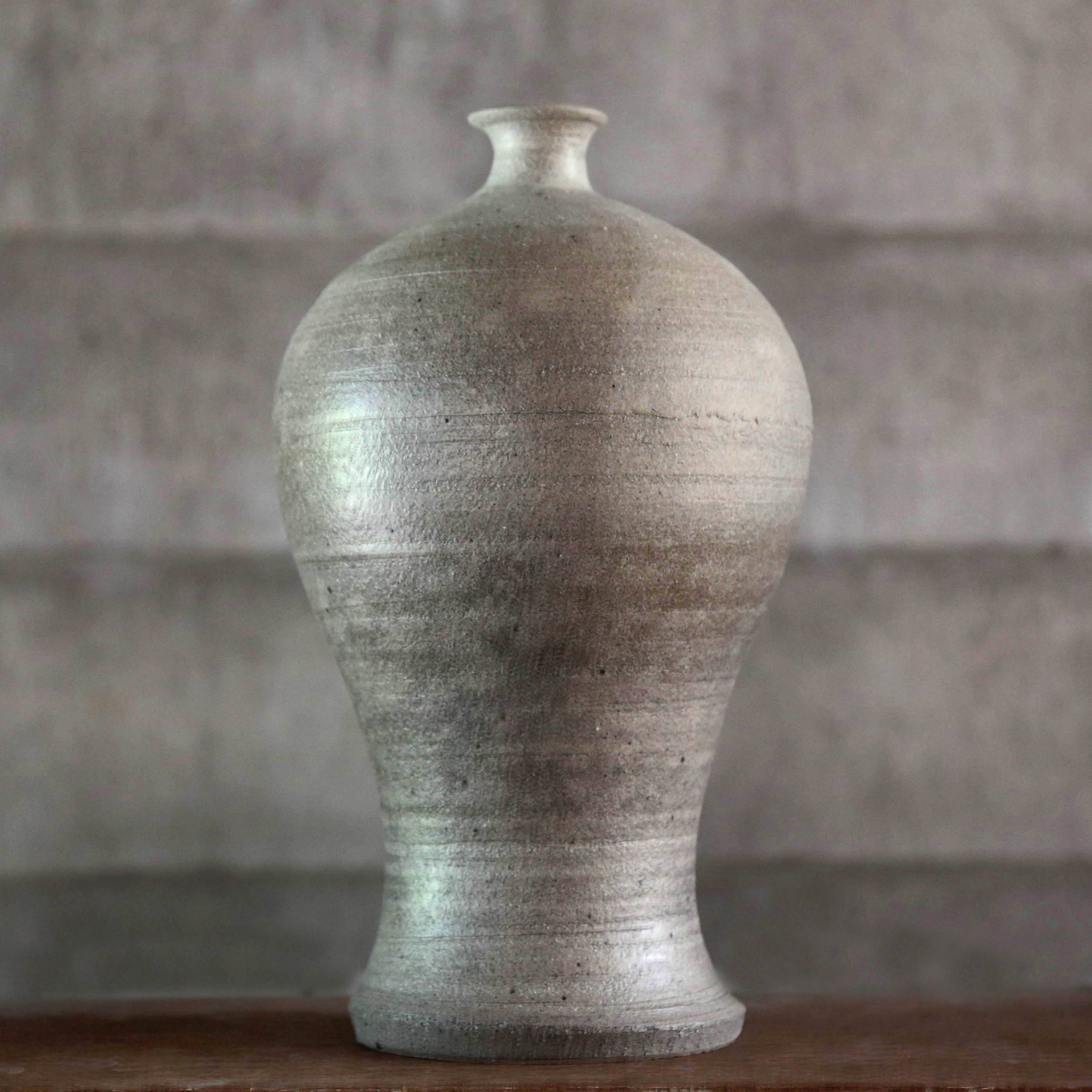 いぶし銀壺　花器　床の間