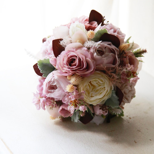 アンティークピンクのウェディングブーケ ブートニア付き アーティ