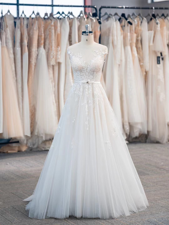 躊躇しない、お買い得！魅惑の花レース Vネック Aライン 細見え  