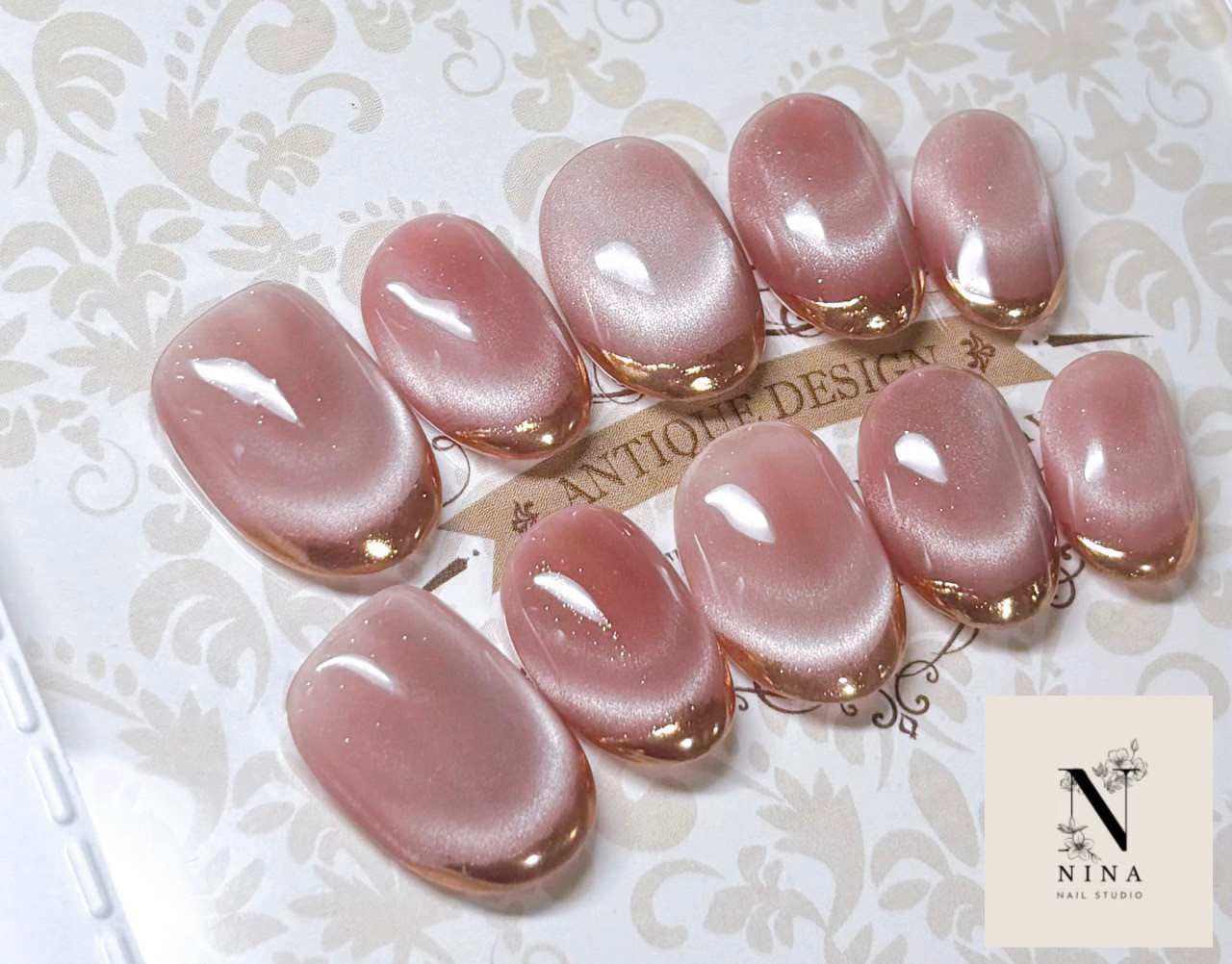 エレガンスと華やかさを指先に！ミラーフレンチ ピンクゴールド