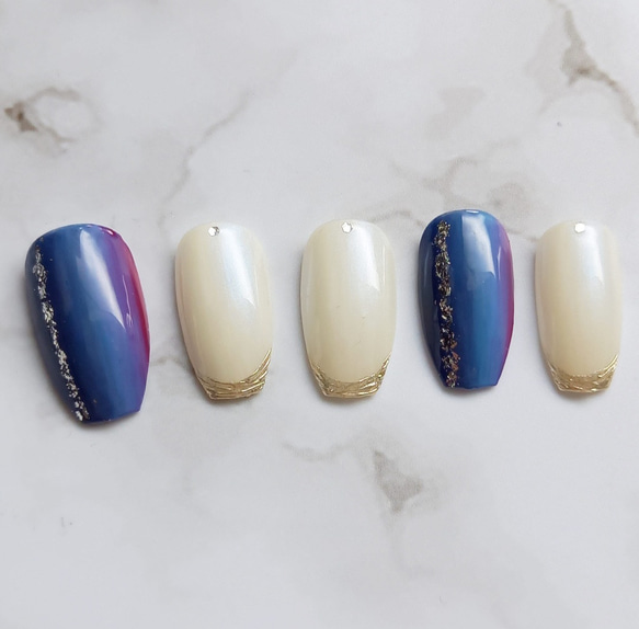 青×赤紫×シルバー　夜空グラデーションネイル 1枚目の画像