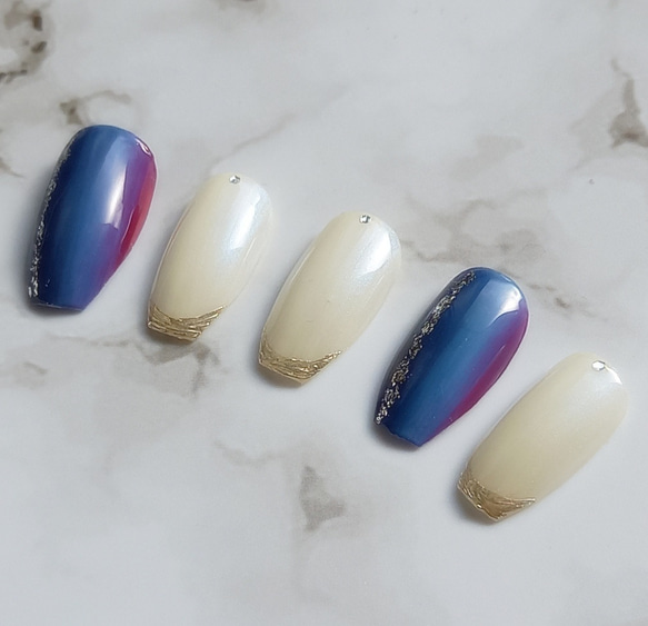 青×赤紫×シルバー　夜空グラデーションネイル 2枚目の画像
