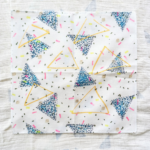 日本製 ハンカチ スクエアサイズ さんかく柄 ミニサイズ シルク