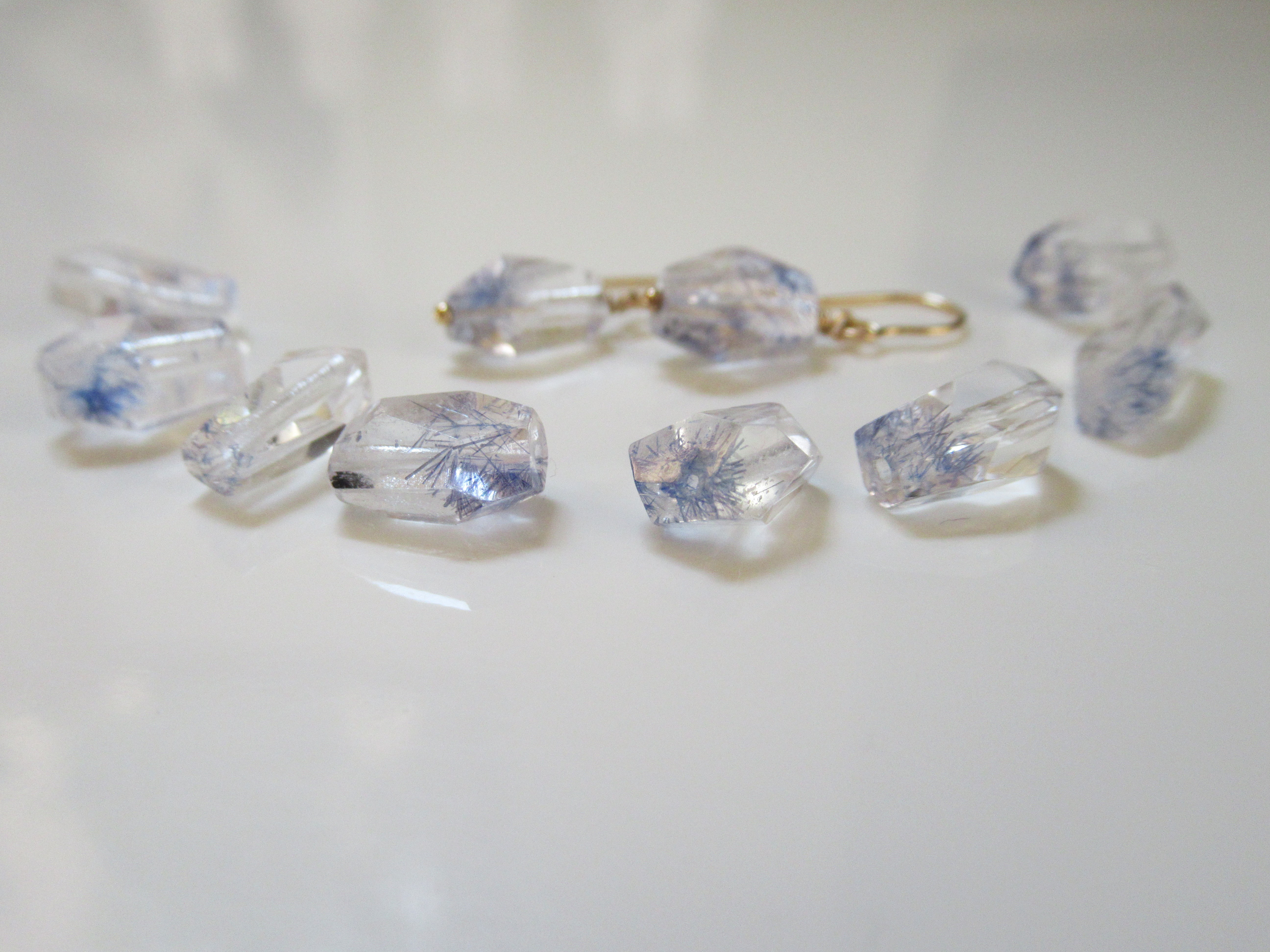 デュモルチェライトインクォーツ　超稀少天然石　タンブルカット　***　(14Kgf)フックピアス/イヤリング:1105