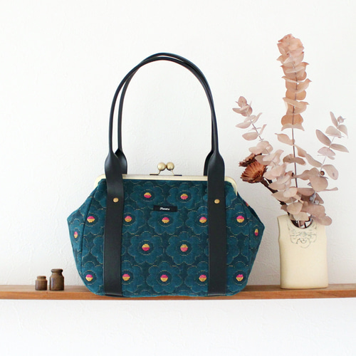 新品☆パッチワーク・キルト☆100%ハンドメイド フラワーボストン  