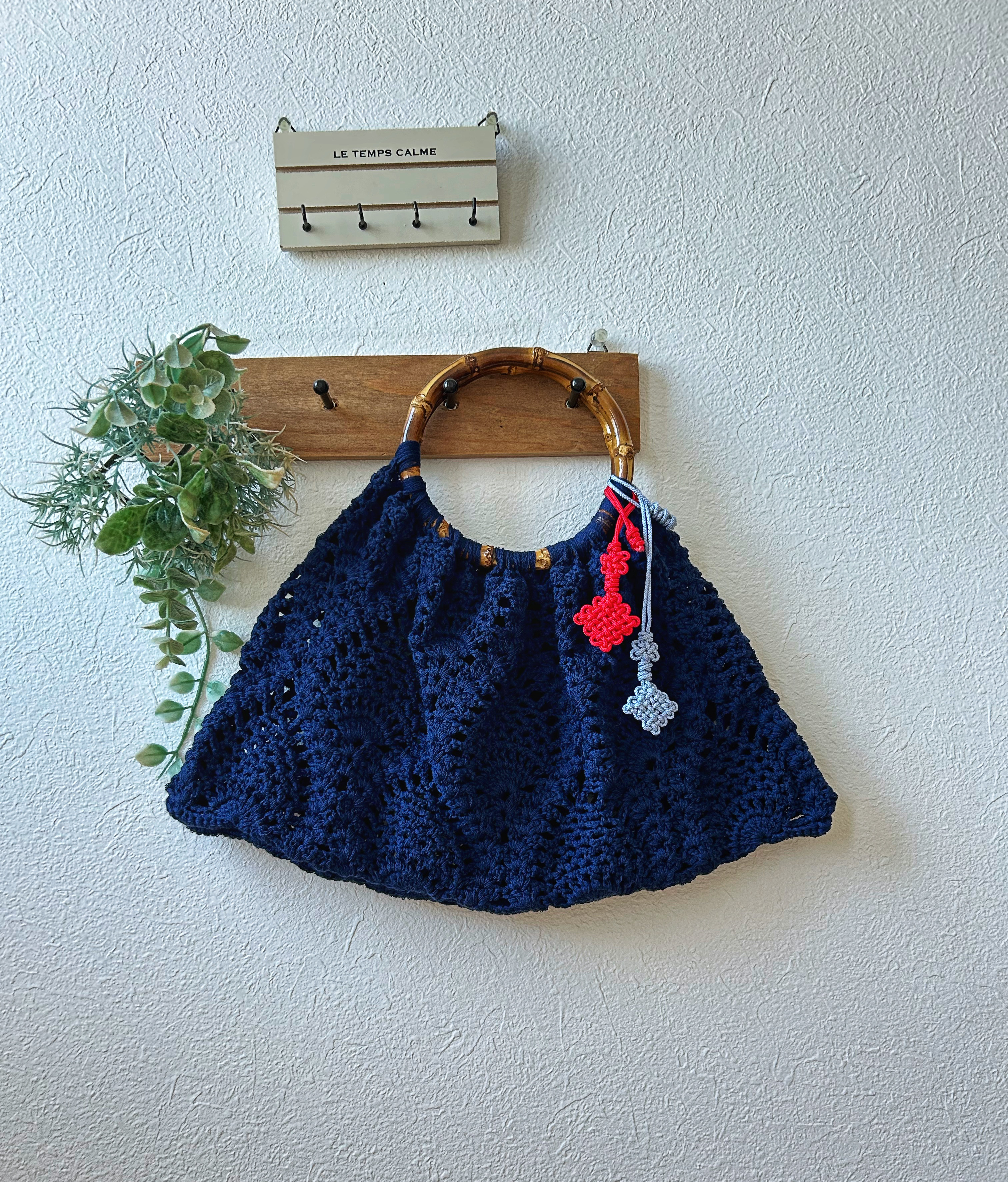 バンブーハンドルバック《ネイビー》飾り結びバックチャーム付き