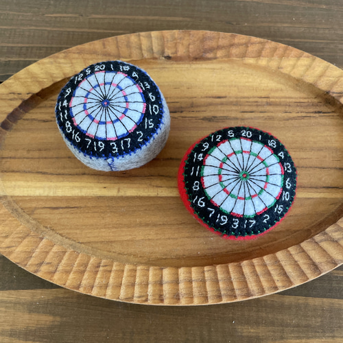 Darts pincushion Gray 手刺繍 ピンクッション 針山 その他雑貨 コノ