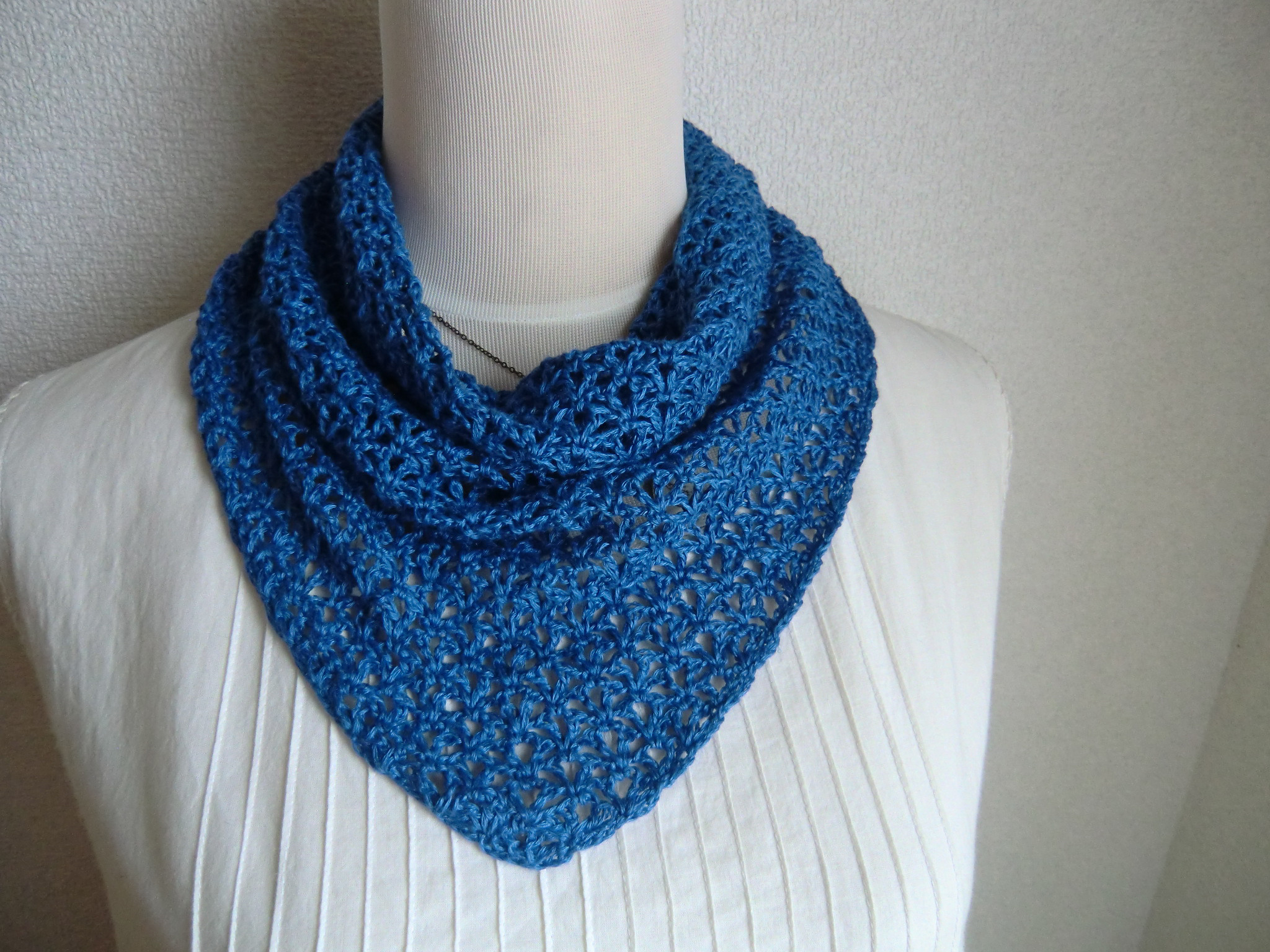 リネン　麻　100％　小さめ三角ストール（ブルー）