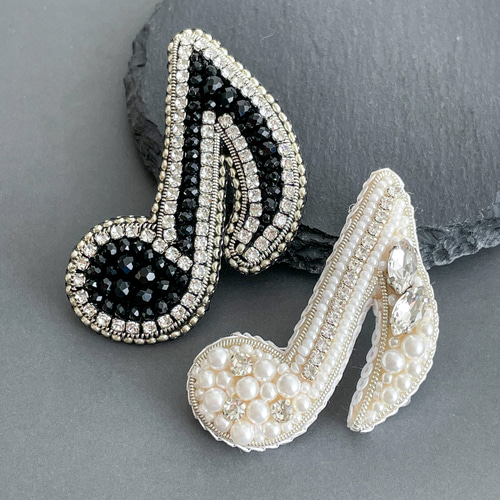 音符ブローチ（ホワイト） ブローチ Bell 通販 17954732｜Creema(クリーマ)