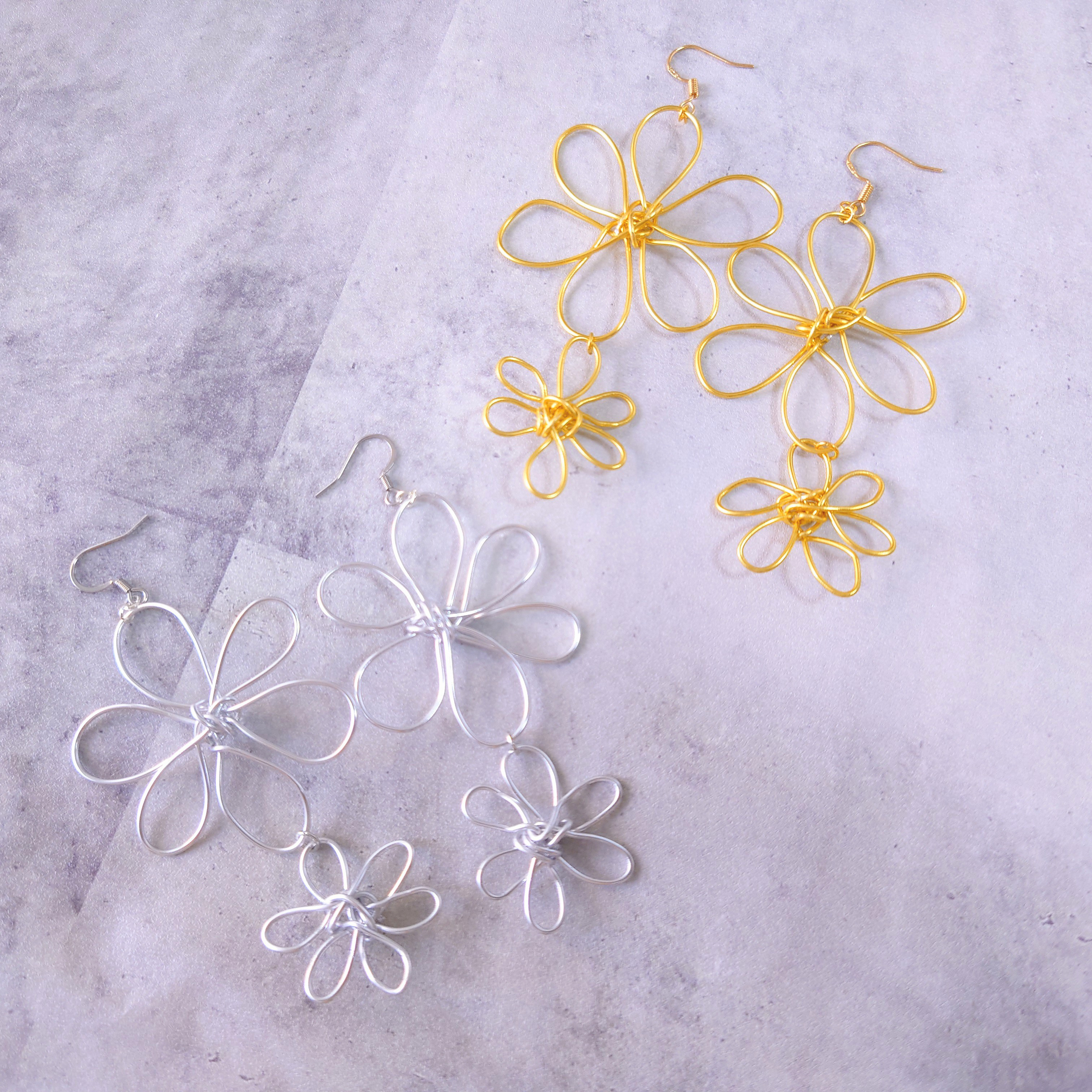 1420 スカイブルーゴールドフラワー　ハンドメイド　イヤリング 1420 スカイブルーゴールドフラワー ハンドメイド イヤリング