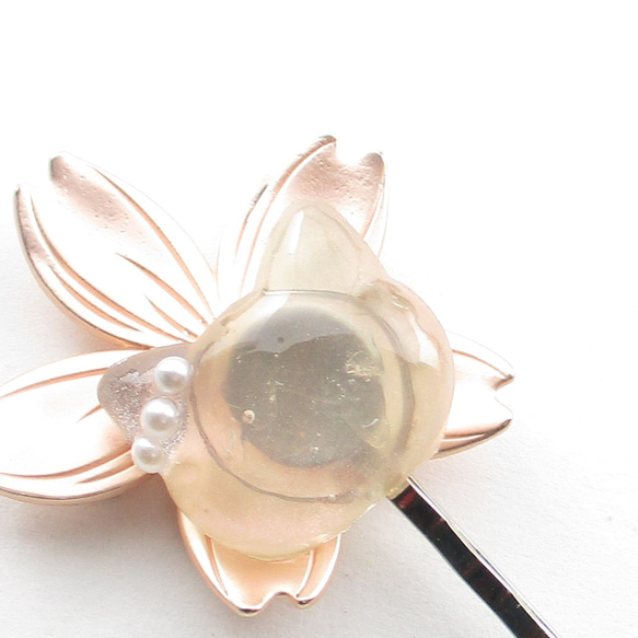 高速道路の片隅でクォーツ眠るネコは、今日も平和です♪<1点ものヘアピン>HP192 1枚目の画像