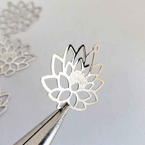 透かしチャーム 花 フラワー 13.5mm 6個 コネクター ゴールド色 色 