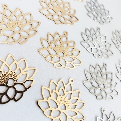 6個 蓮 ハス 花 長持ちメッキ 真鍮 フラワー 透かし 仏教 宗教モチーフ