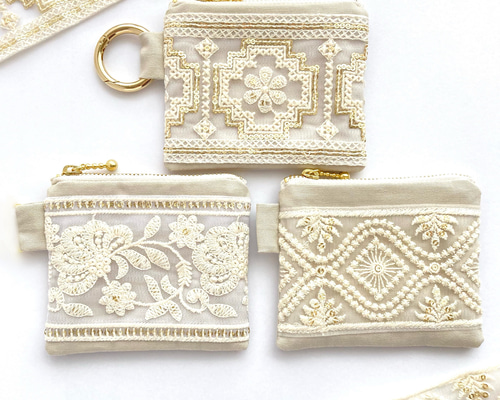 インド刺繍リボン◇ミニミニポーチ ホワイト系 キーリング付 インド刺繍リボン◇ミニミニポーチ ホワイト系 キーリング付