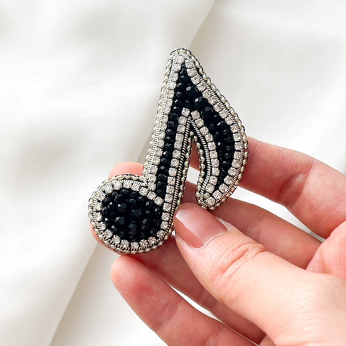 音符ブローチ（ブラック） ブローチ Bell 通販 17955269｜Creema(クリーマ)