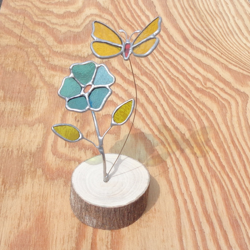 ステンドグラス 花とゆらゆら蝶 立体・オブジェ マドニ