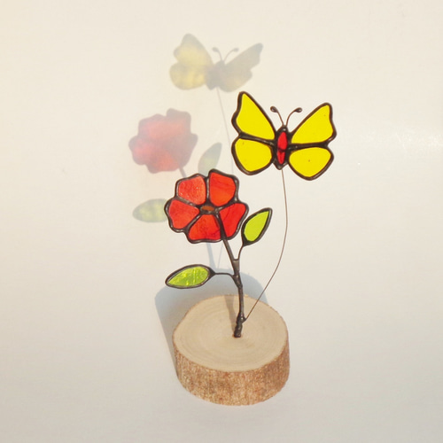 ステンドグラス 花とゆらゆら蝶 立体・オブジェ マドニ