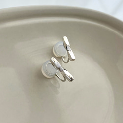 ひねりバーのシンプルイヤリング　silver950 痛くなりにくい 4枚目の画像