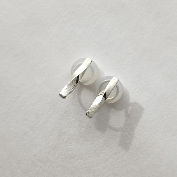 ひねりバーのシンプルイヤリング　silver950 痛くなりにくい 7枚目の画像