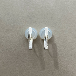 ひねりバーのシンプルイヤリング　silver950 痛くなりにくい 2枚目の画像