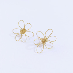 クリスマス♡大ぶりなヴィンテージボタンとフラワーパールのピアス／イヤリング a53bc71a05227f1befa6dc017b7d44