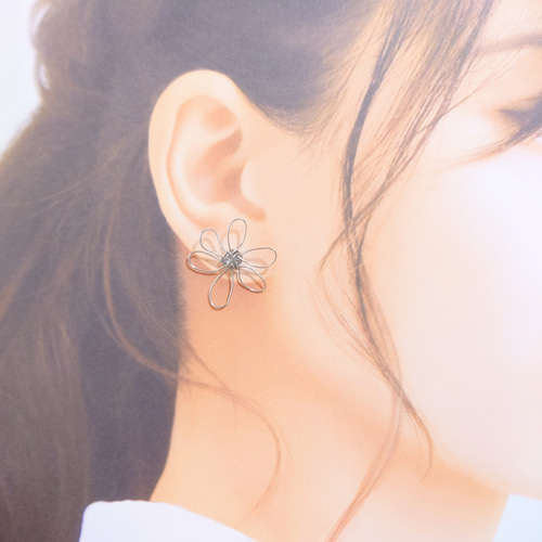 ワイヤーフラワーピアス・イヤリング (ミニ) ゴールド シルバー