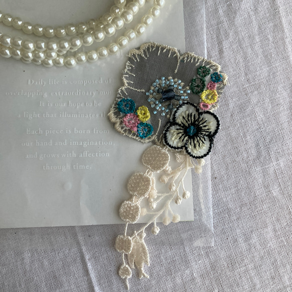 ♡ ☆ハンドメイド☆ミナペルホネンアネモネskyful pihaブローチビーズ 