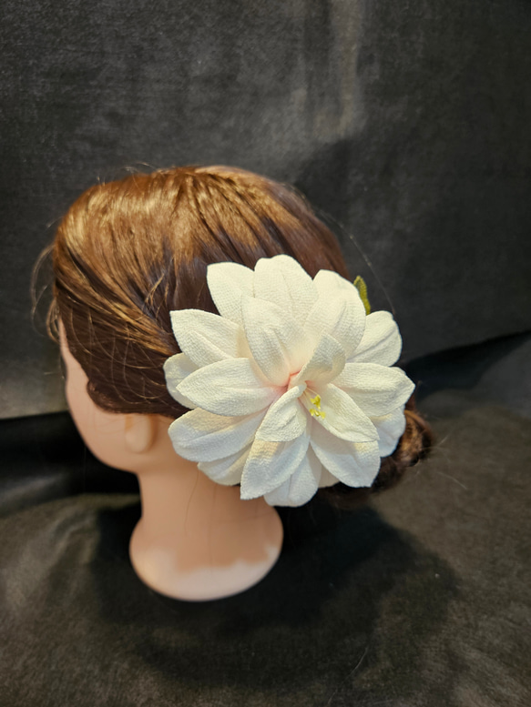 つまみ細工 八重咲ユリの髪飾り (ちりめん)薄ピンク 成人式、卒業式