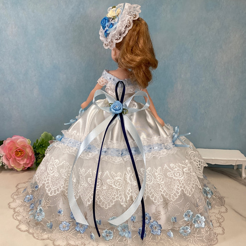 水色のお花刺繍レースドレス〜リカちゃん用着せ替えドレス 水色のお花刺繍レースドレス〜リカちゃん用着せ替えドレス