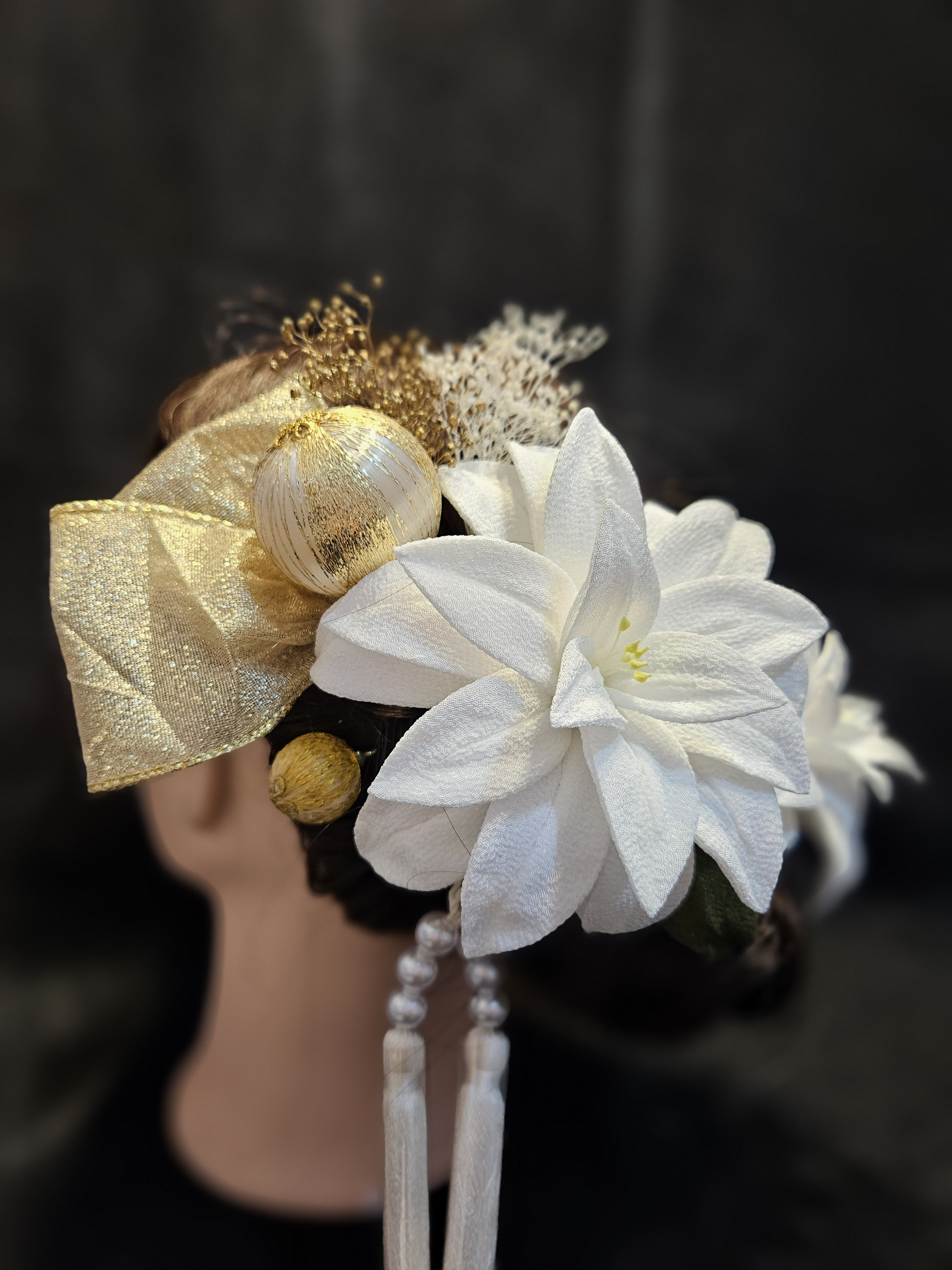 つまみ細工&水引&ドライフラワー八重咲の髪飾り　(ちりめん)白　成人式、卒業式、婚礼、浴衣