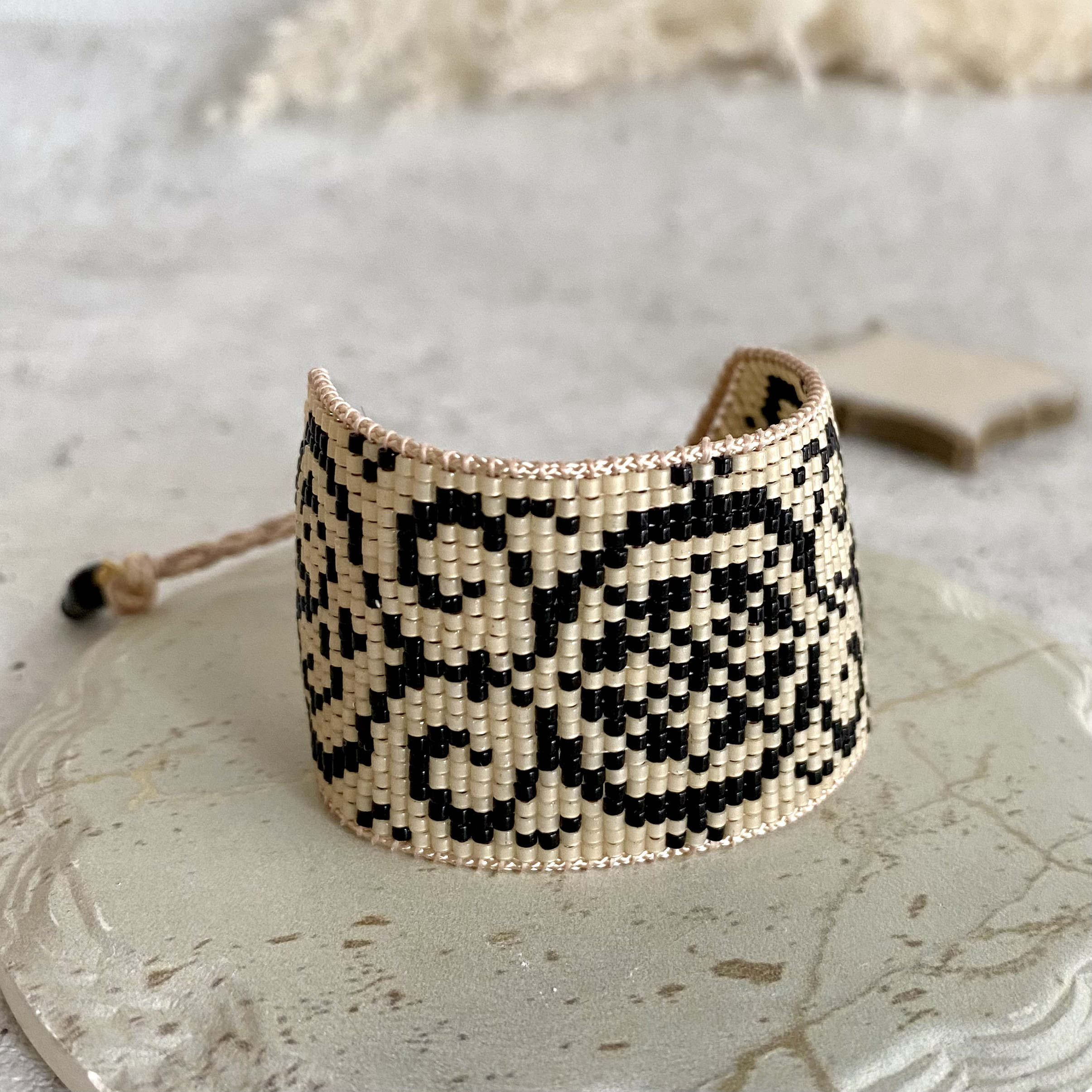 アラベスク・ビーズ織り ブレスレット[ベージュ]（アレルギー対応） 5,616円