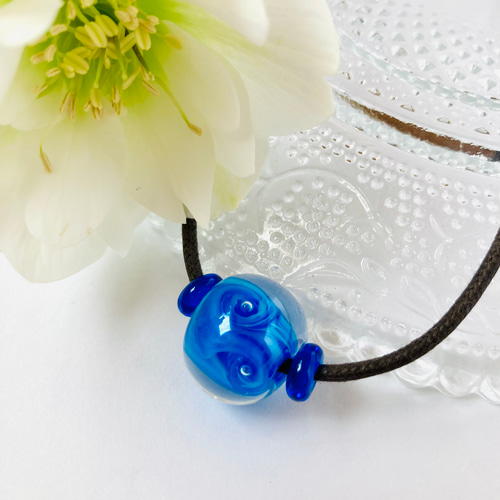 渦玉 とんぼ玉ガラスネックレス ブルー ネックレス・ペンダント