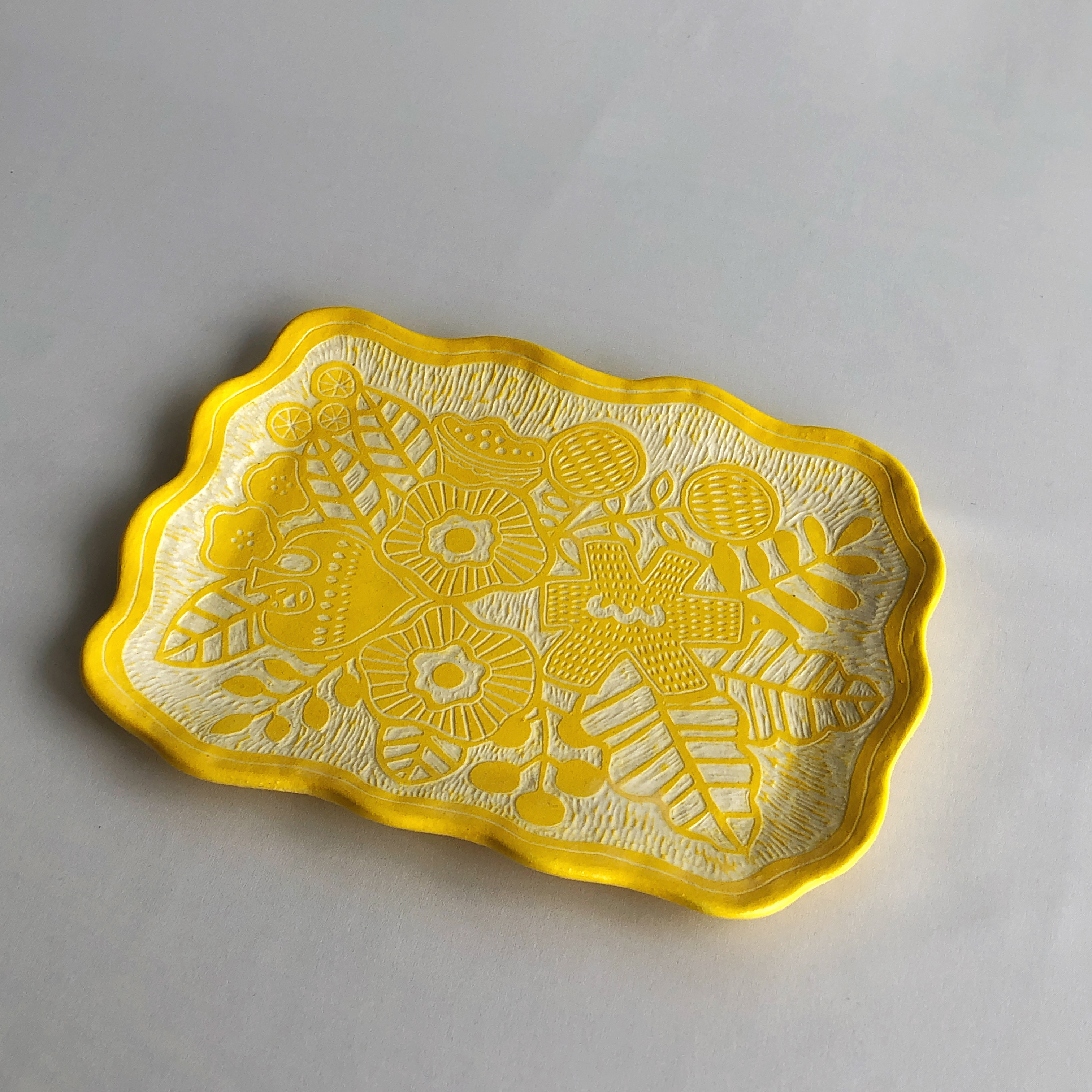 『carving square dish』 - yellow -